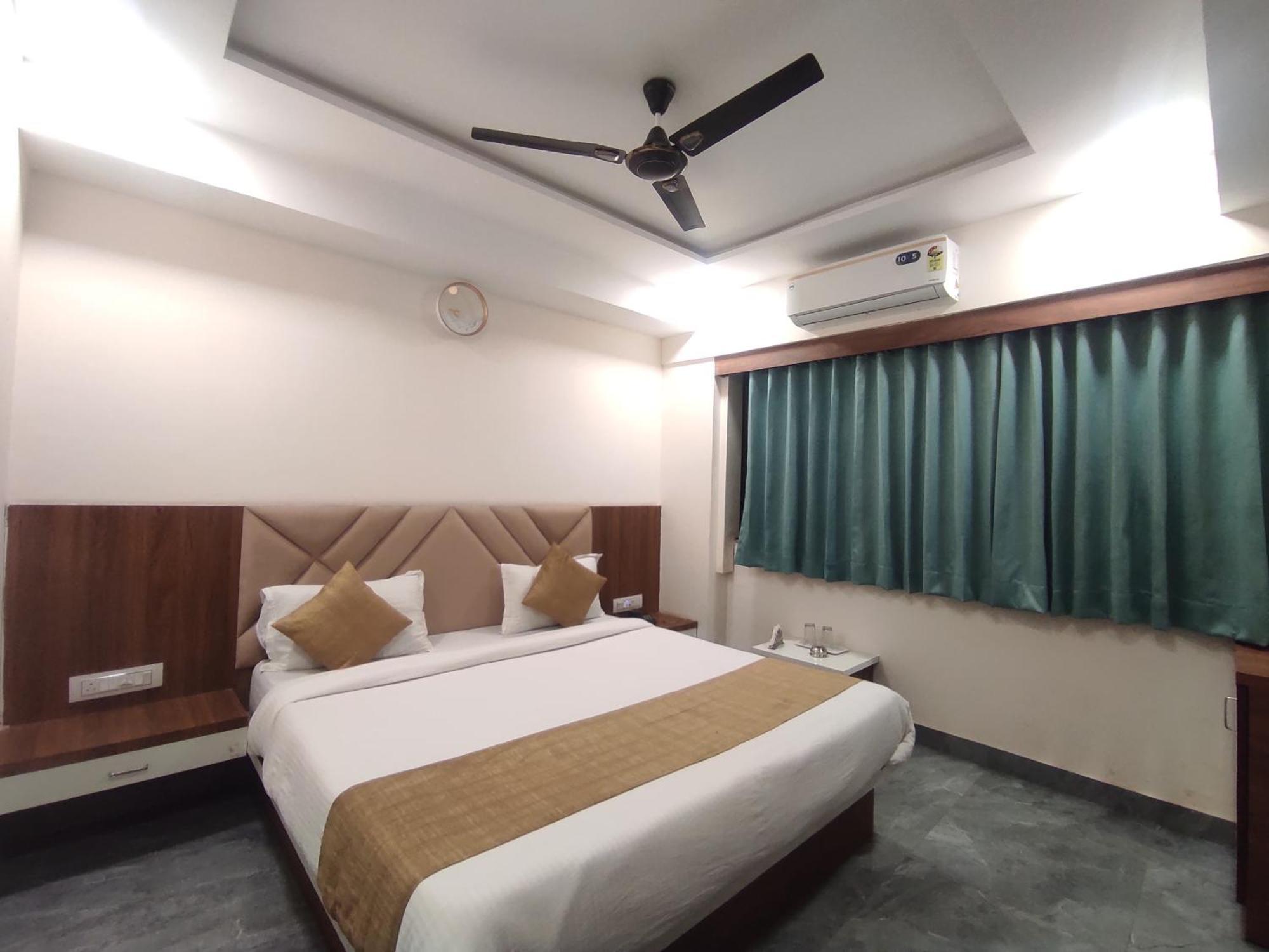 Hotel Earth Inn, Subhash Bridge, Rto Circle, Ahmedabad Luaran gambar